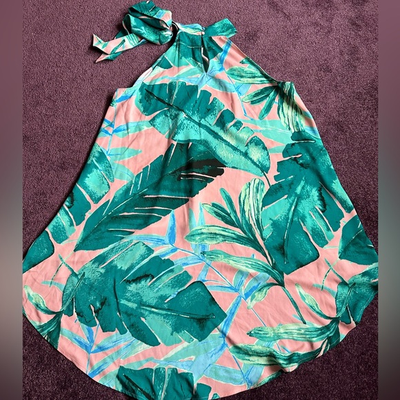 This hi-lo sleeveless blouse from NY&Company is XL in a pink/green color combo - Picture 7 of 7